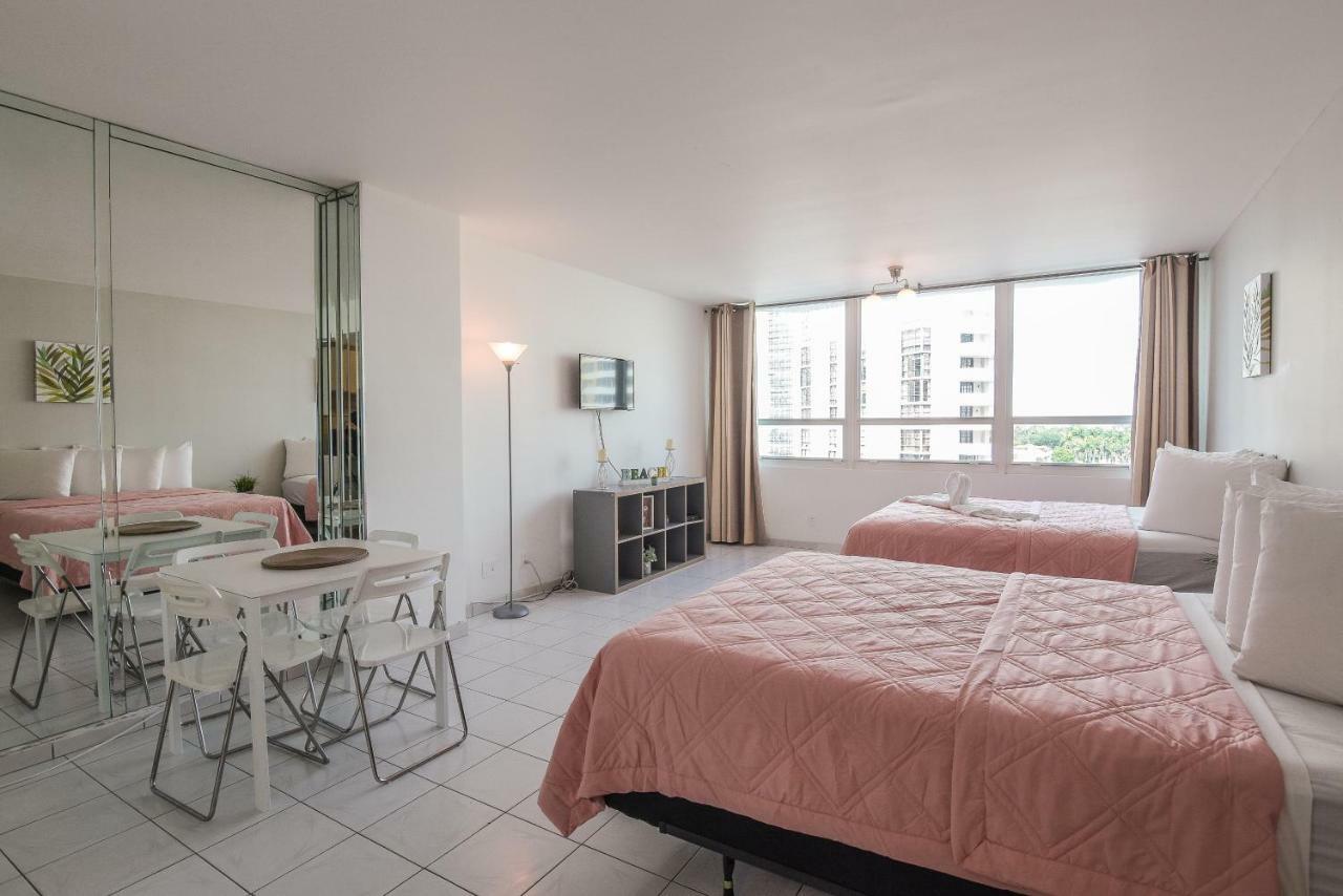 Castle Beach Suites By Vacation Media Miami Beach Exterior foto